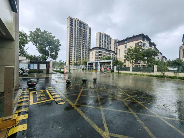 昆山周市镇周市万科万悦花园整租 普装 95平 万科公园大道 电梯房 押