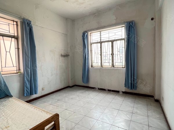 深圳宝安石岩河滨花园河滨花园公交站旁大三房两厅,步梯四楼,钥匙在手