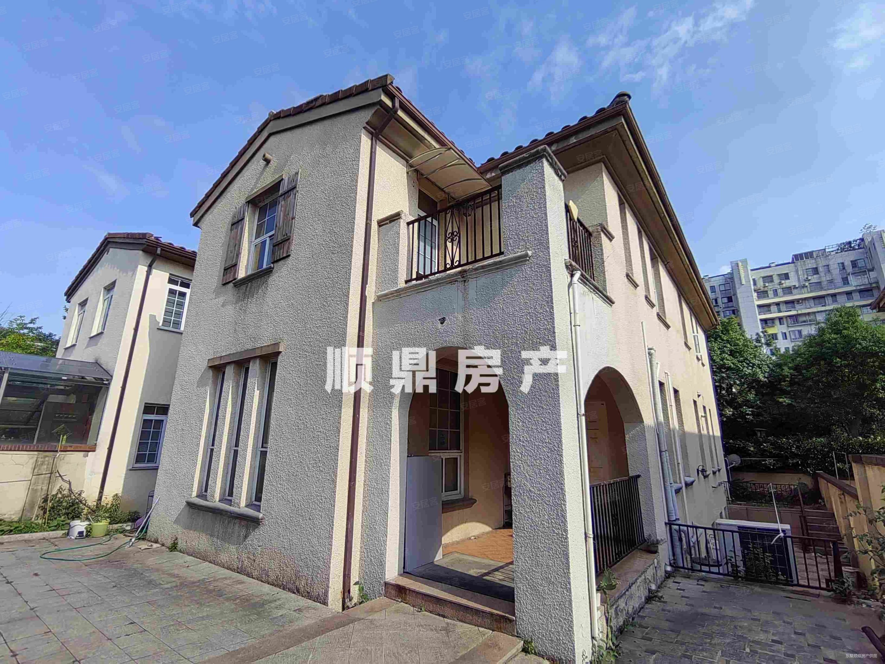 玛斯兰德靠近南京南站双拼别墅三层小楼看房方便