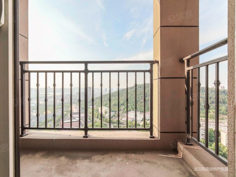 花山学府 楼龄新 临地铁 诚心卖 商业配套齐全 双卫生间