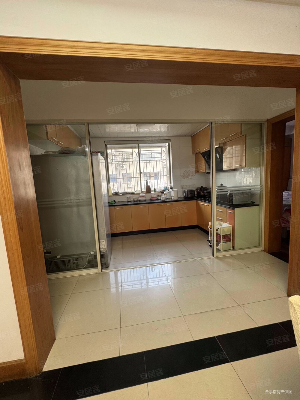 秀山新村4室2厅2卫139㎡南北85万