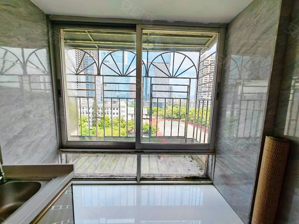 深圳南山西丽石鼓花园西丽地铁站5号线附近,近万科云城大疆天空之城