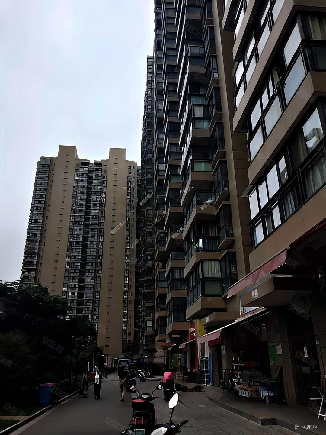 昆明站4房鑫都韵城149平23楼精装东西190万