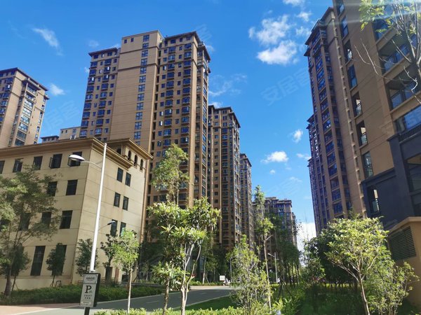 昆明呈贡建工新城俊发蓝湖俊园季付蓝湖俊园精装3房带车位家具齐全