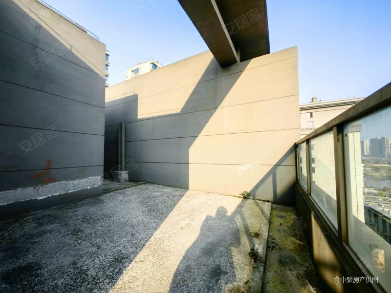 印江南花园顶跃洋房带南北露台纯毛坯带2个车位诚心可谈