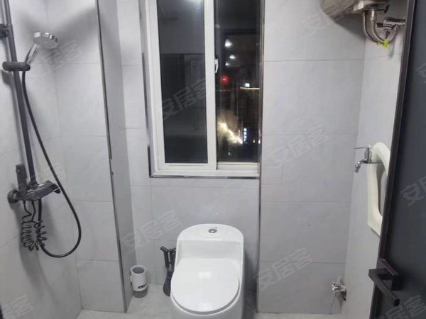 临夏临夏市金泰中央广场大河家园大河家园中高层145平米三室两厅两卫全装带家具家电月1800出租房源真实图片