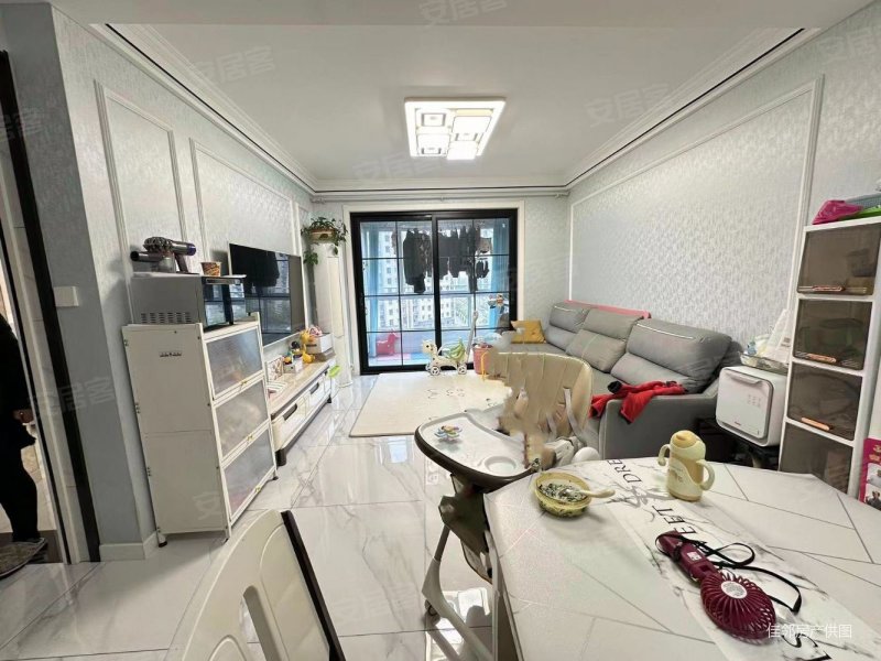 紫艺华府 商品住宅 精装修 车位充足 小三房 南北通透