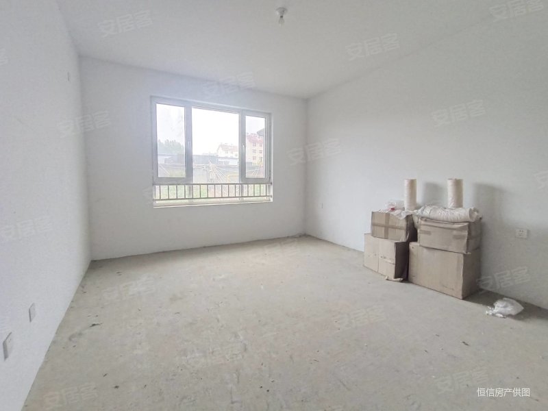 伯爵公馆一楼带80平大院送负一层,随时看房