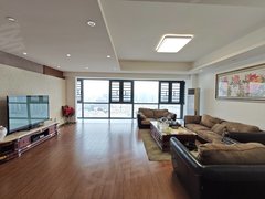 厦门海沧海沧生活区视野杠杠的好 客厅都可以打羽毛球 又是电梯 两卫出租房源真实图片