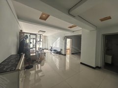 文山文山市州一中片区市中心步行街大平层三室家具家电齐全拎包入住出租房源真实图片