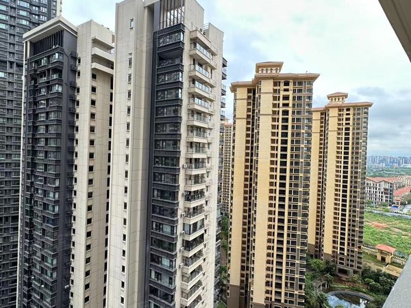 南宁良庆良庆镇万科金域中央万科金域中央 3室2厅2卫 精装修 100平