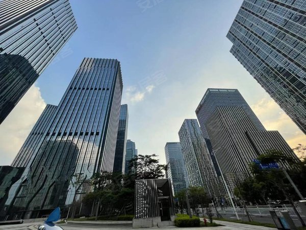 东莞南城南城车站浙商大厦(商住楼)哈地地铁口旁50米,特价急租,很新大