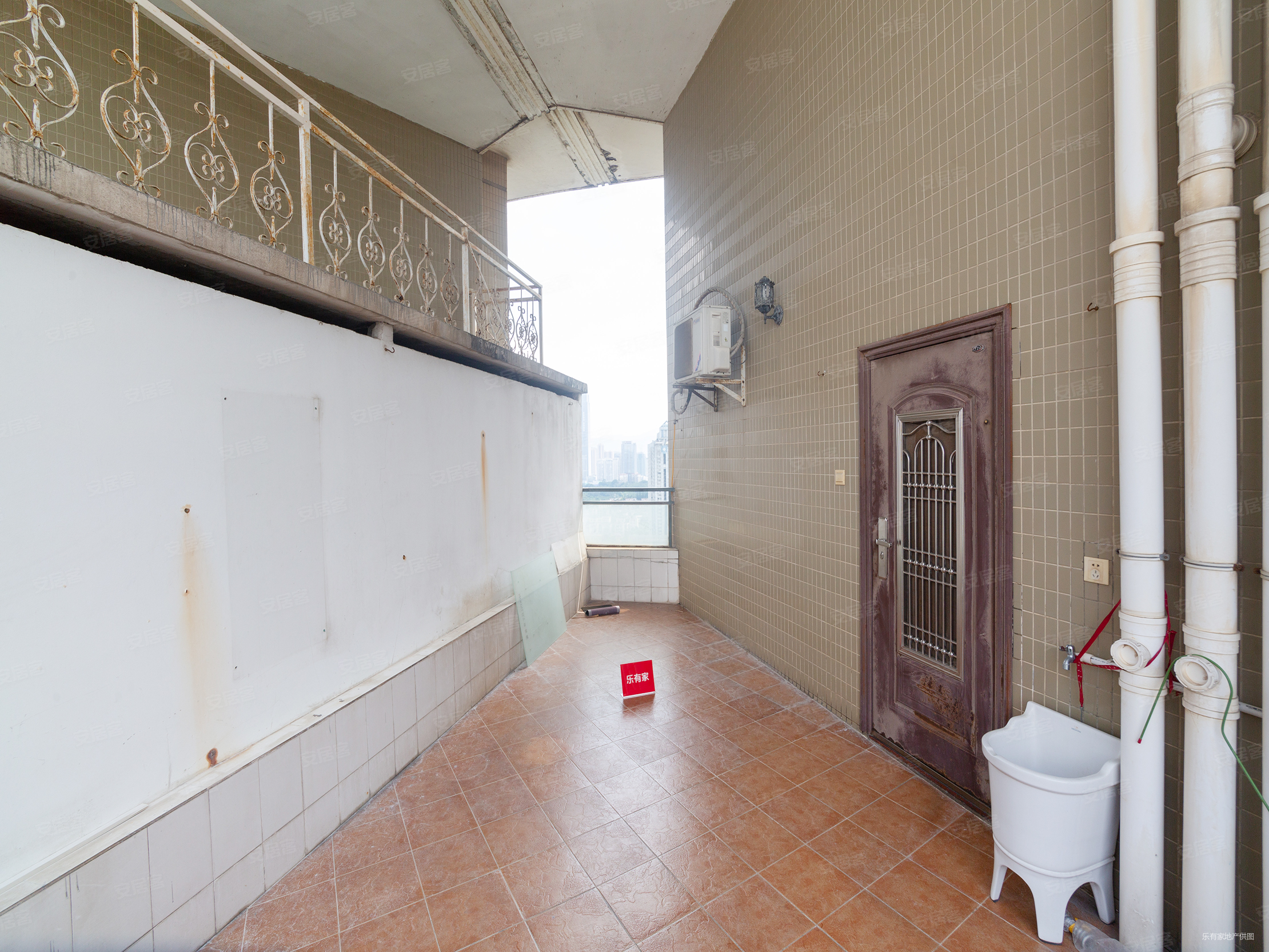 盛世鹏程花园4室2厅0卫147.93㎡南北1040万