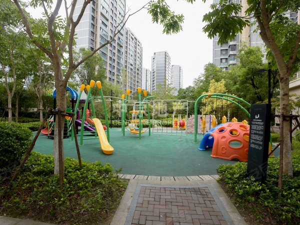 【多图】地产尚海郦景,洋泾租房,客厅带阳台,大平层,繁华地段,配套