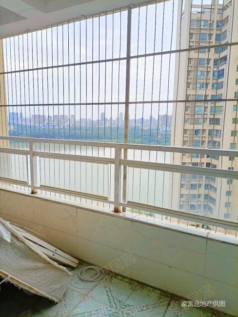 鹏达丽水湾南北通透,简单装修.价格美丽.