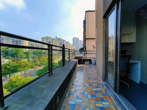 重庆渝北照母山万科御澜山新上!带地暖带露台!