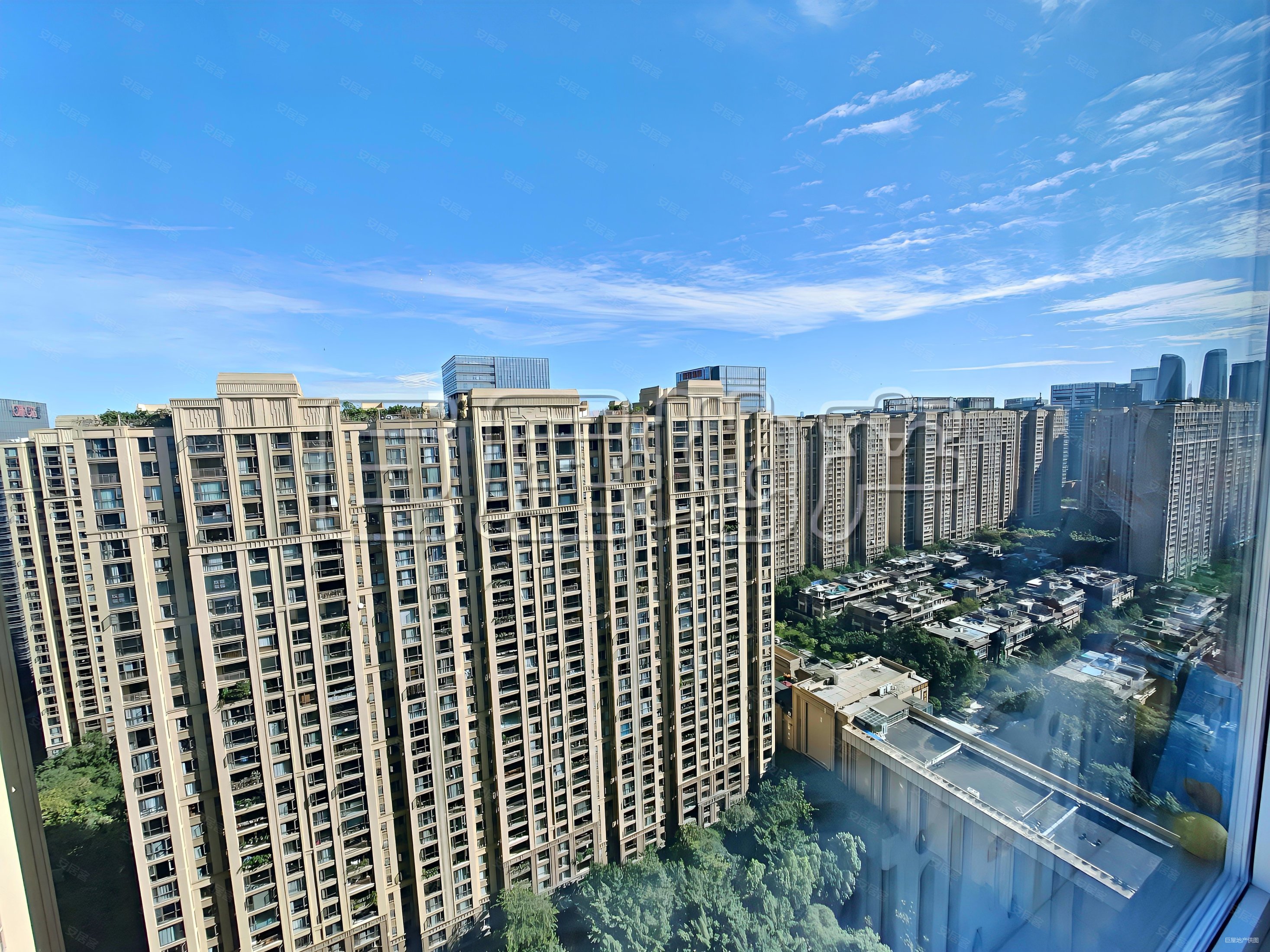新出中海九号公馆南北通透精装全齐有地暖有车位