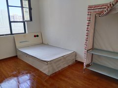 喀什喀什市喀什城区丝路一期男生合租房次卧室，700月短租，押一付一出租房源真实图片