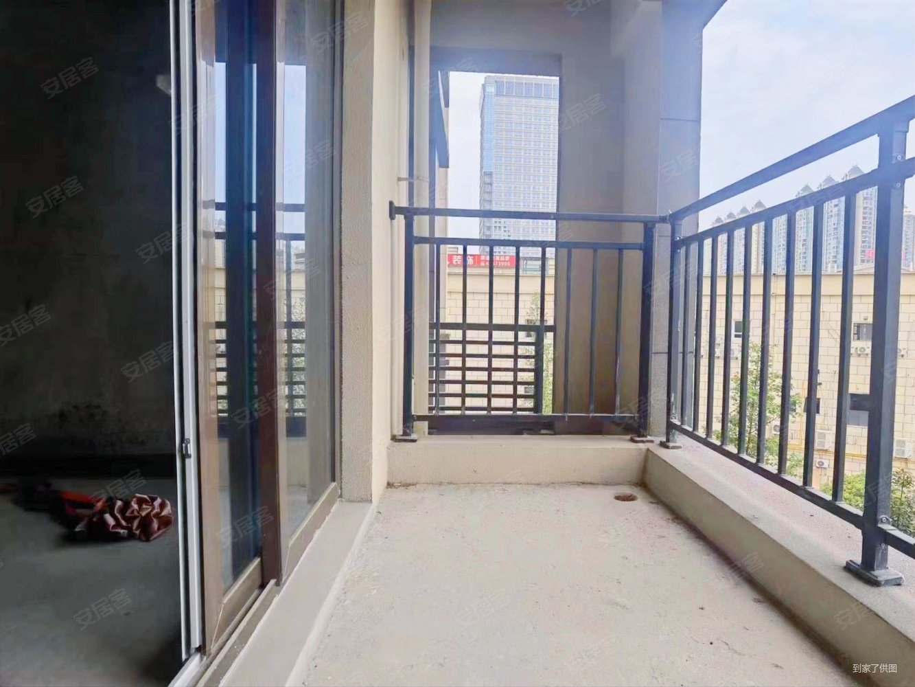 中骏雍景湾 电梯房 小三居 商圈成熟 商品住宅 板楼