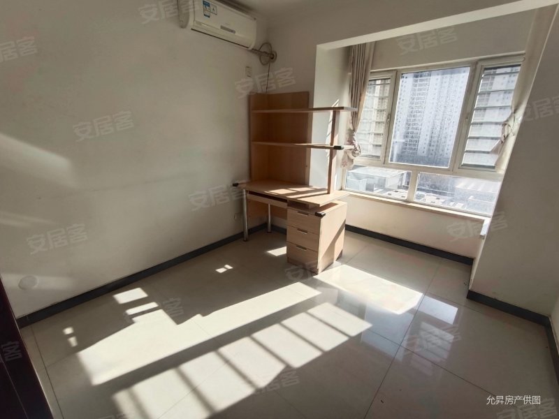 阳光逸墅实际95平米电梯中层带车位地下室