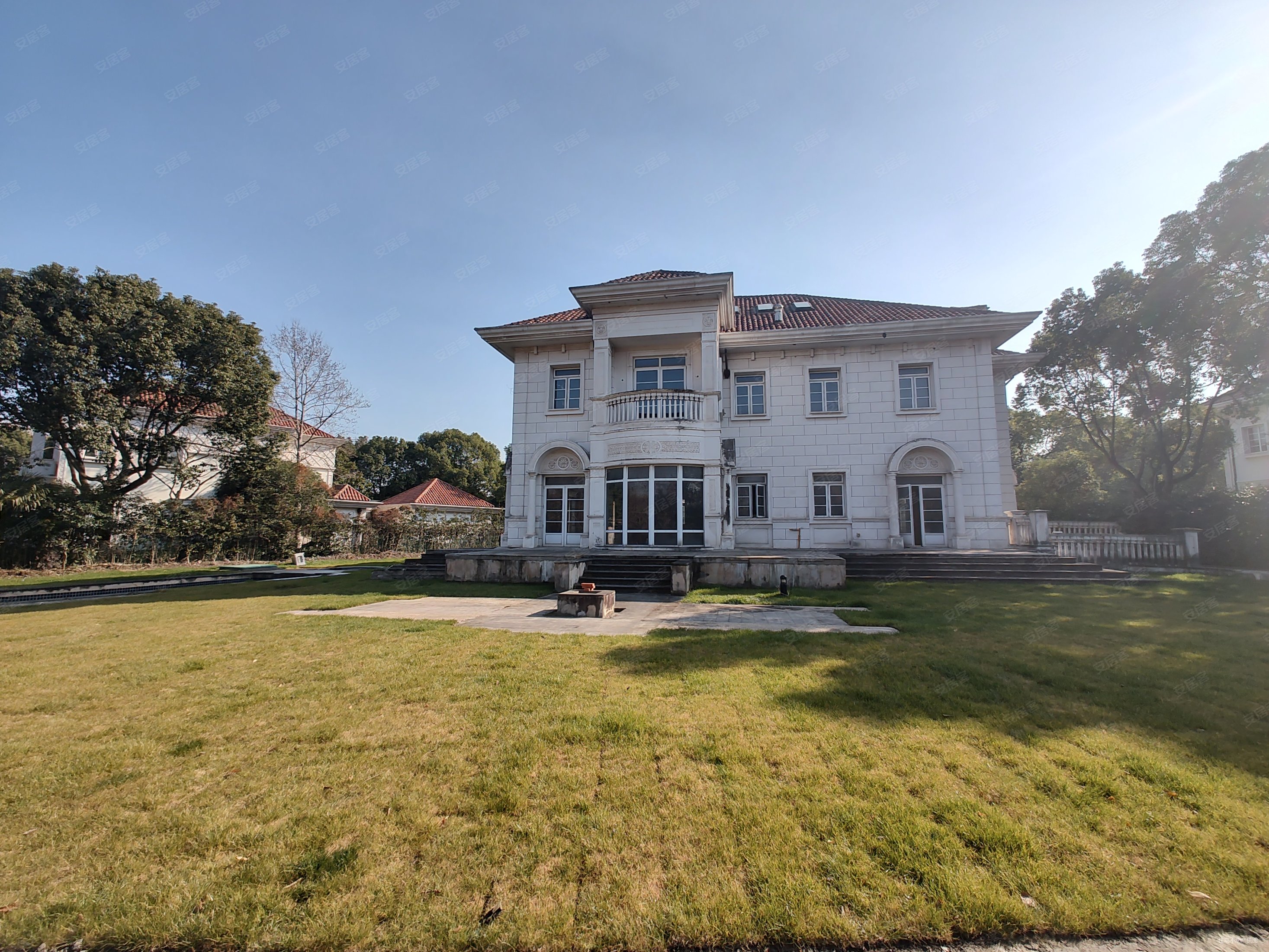 世茂佘山庄园一期