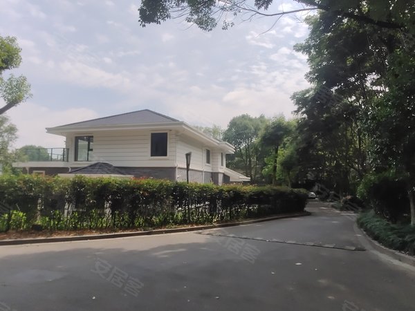 杭州富阳银湖颐景山庄(别墅)颐景山庄(别墅) 毛坯,适合办公货,摄影,可