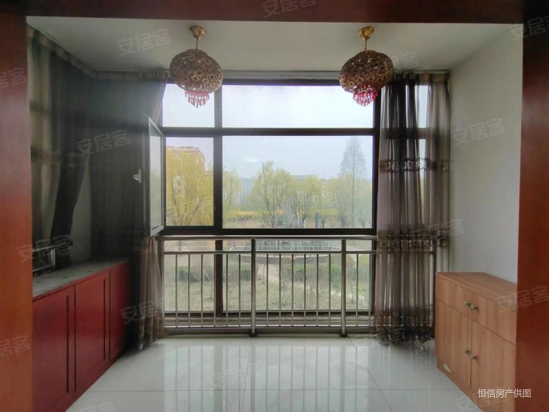 近万达文汇滨河花园多层二楼精装四室全天采光随时可以看房