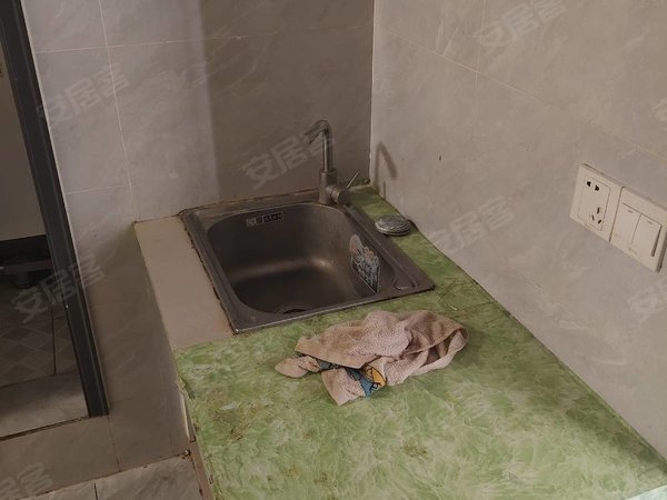 凉山西昌西城大成商业广场名店街附近单间带厨卫，家具家电齐全采光好拎包入住出租房源真实图片