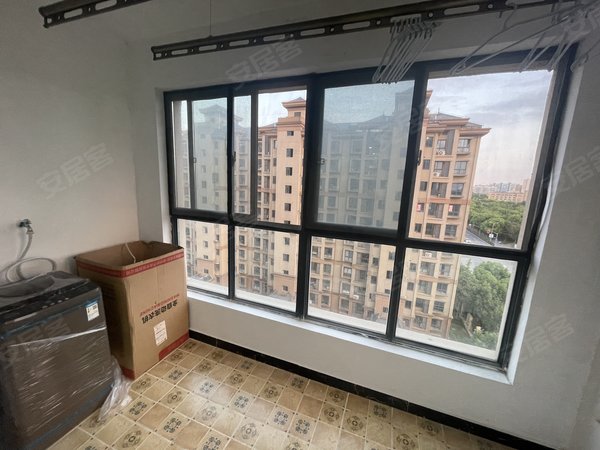 上海金山山阳海悦馨苑电梯房  近万达 精装修 实地拍摄 购物方便