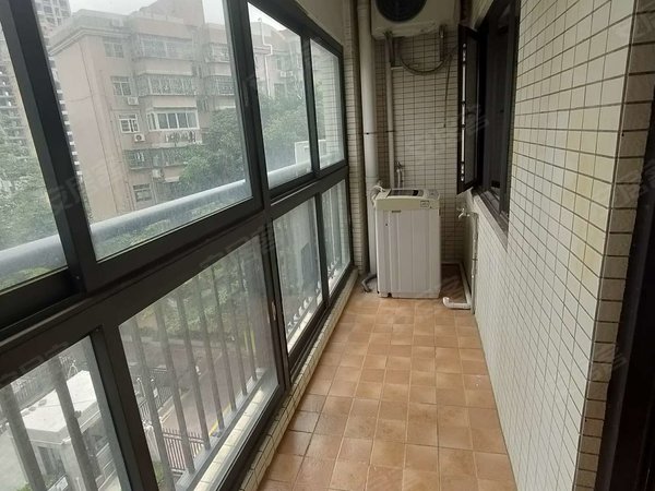 珠海香洲翠微诚丰水晶座不靠马路 阳台看小区 安静不吵 家私电齐全 一