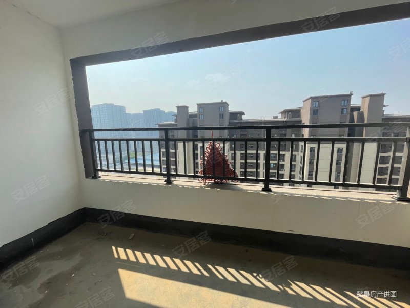 快道边全新小区建业龙府房东着急出售三室中层采光无遮挡