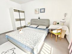 济宁北湖新区吾悦广场美女刚退租，押一付一吾悦广场，拎包入住，可短租月付，随时可看出租房源真实图片