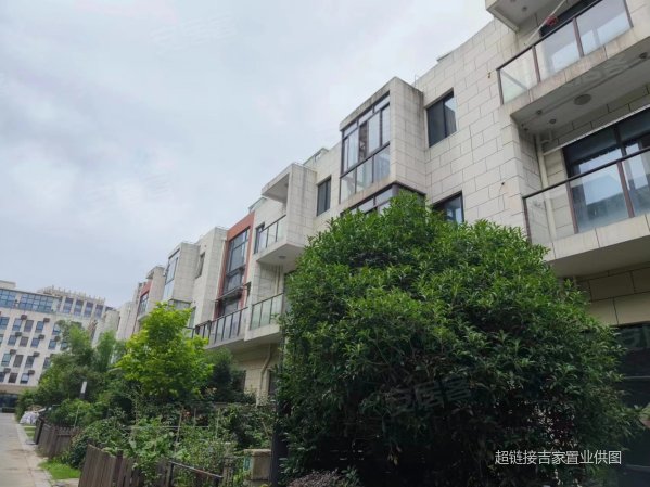 南翔联排别墅200平大花园送子母双车位人人可买随时看房