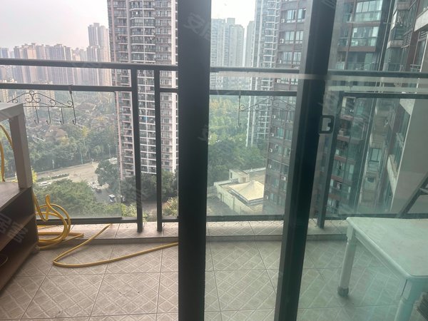 重庆渝北渝北黄泥磅上品拾陆上品十六  精装修一房出租 随时看房子