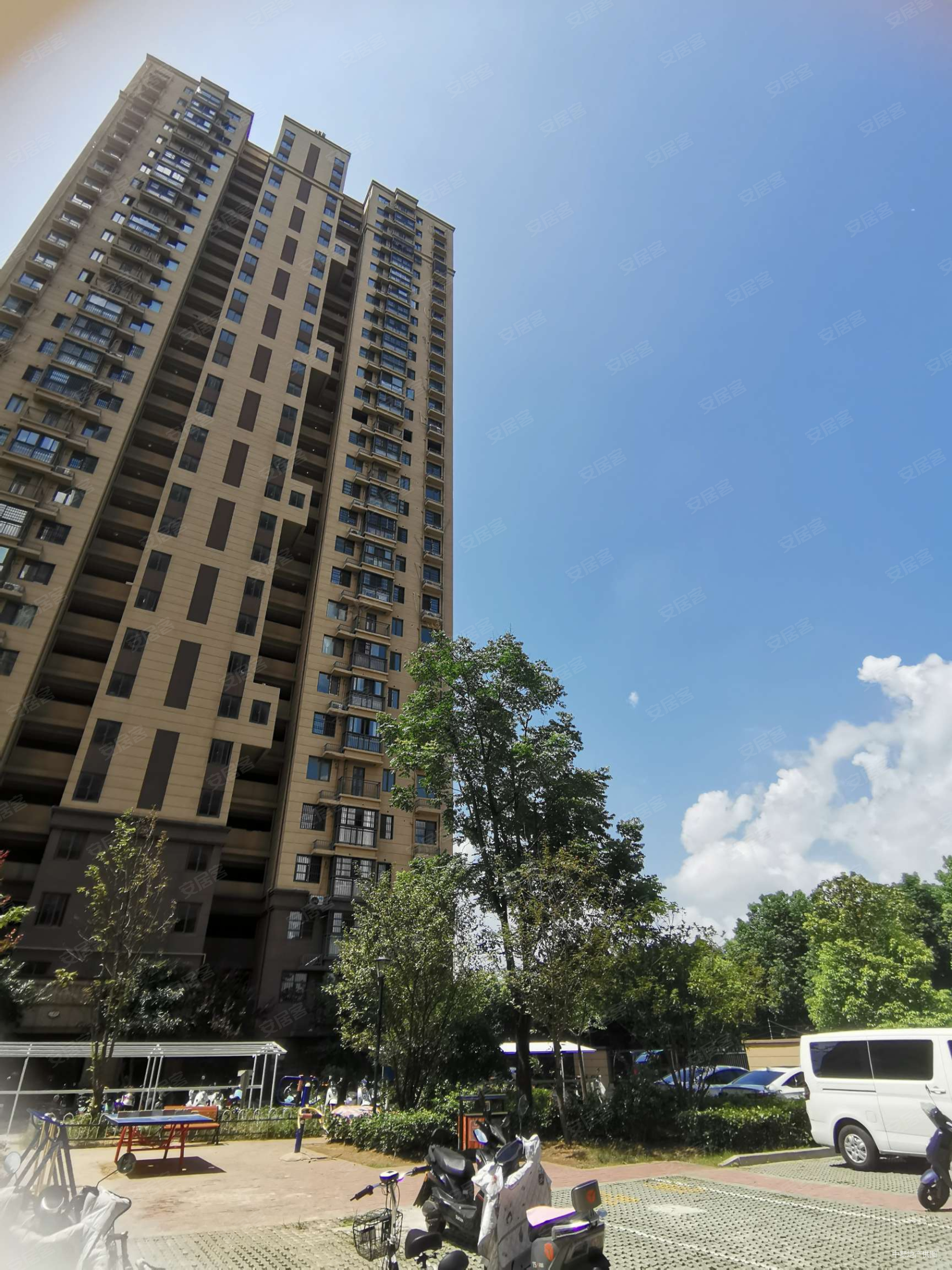 恒泰城品湖畔4室2厅2卫119㎡南北130万