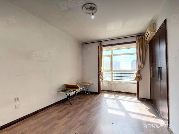 千禧龙花园新上好房 业主急售 满五   套三双卫 有车位