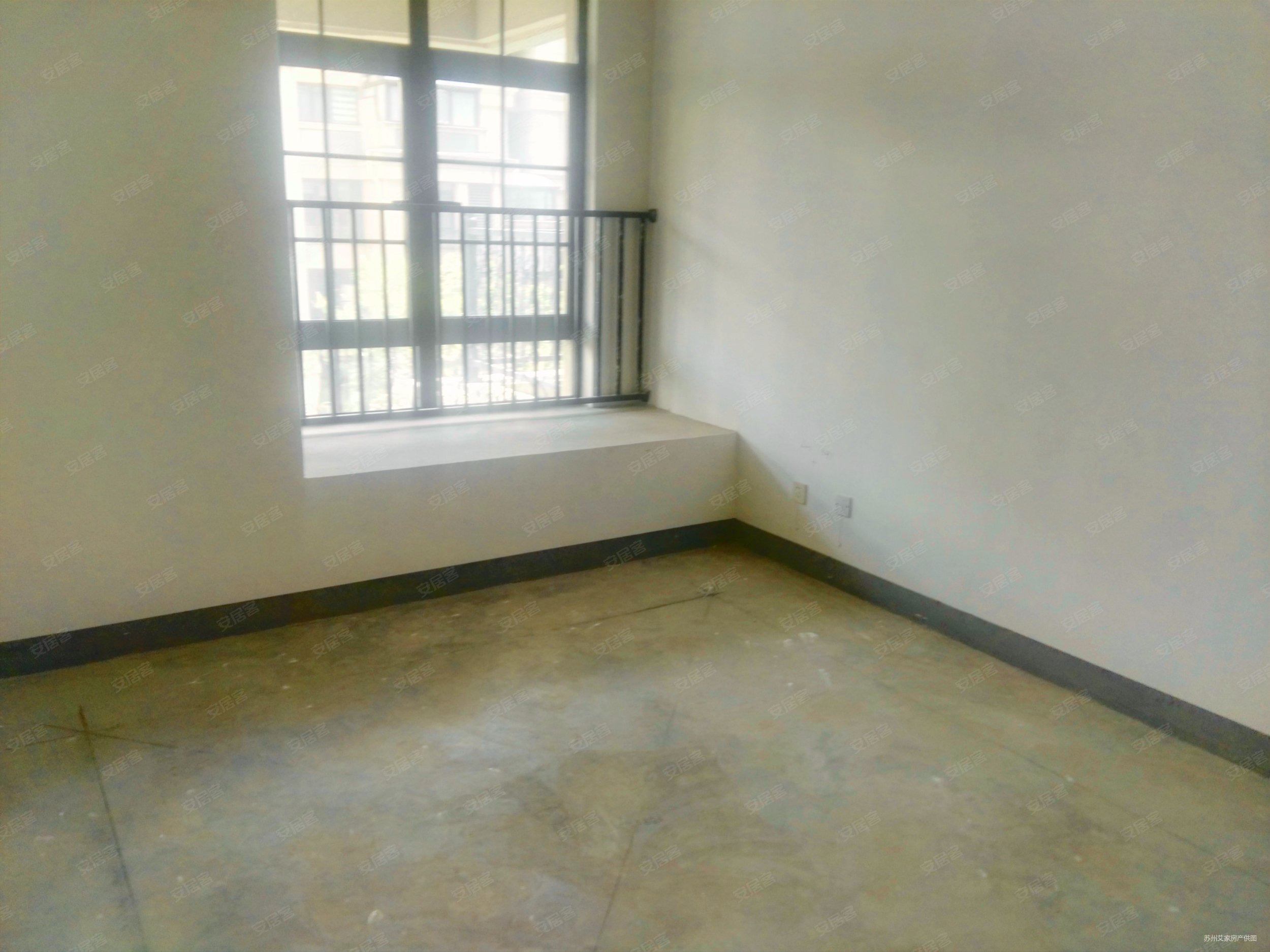 绿地太湖城4房洋房!户型位置都很好,在小区中间纯毛坯诚心出售