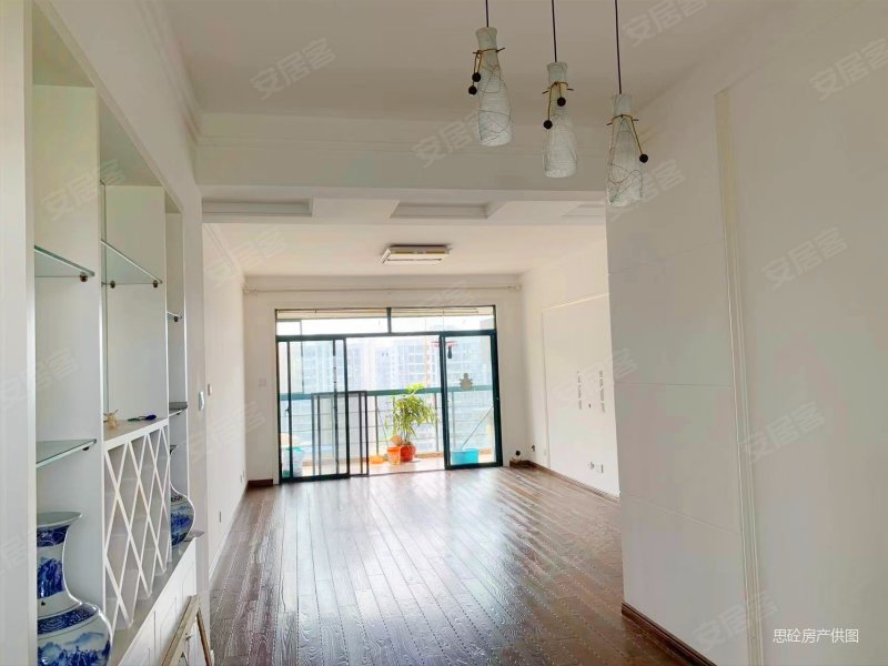 颐园世家 商品住宅 近地铁 高楼层采光充足 停车方便 精装修