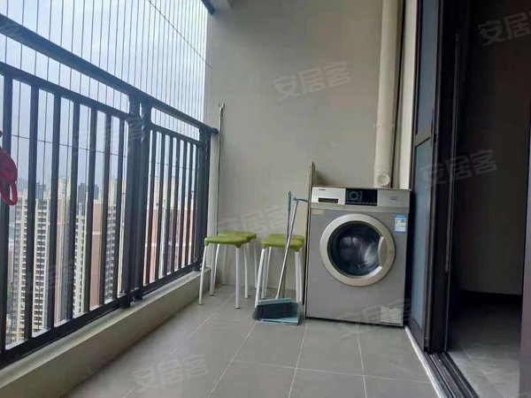 韶关浈江大学路广物金色江湾金色江湾二期电梯中层,精装修拎包入住,租2000元出租房源真实图片