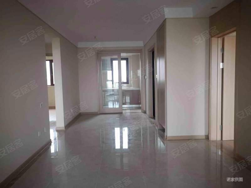 世茂玖熙 房龄新 高楼层采光充足 超低密度 刚需小三居