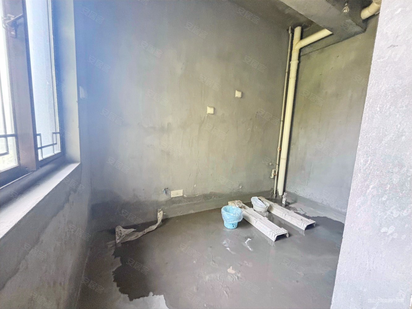 南湖秋月4室2厅4卫258㎡南320万