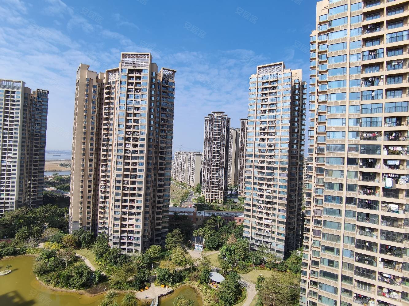 华发水岸(二期)4室2厅2卫158.45㎡南410万