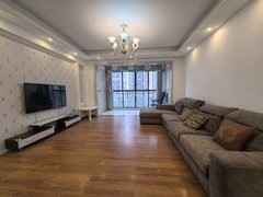 宜城华龙中心宜城城区房子成色好，家具家电齐全，拎包入住出租房源真实图片