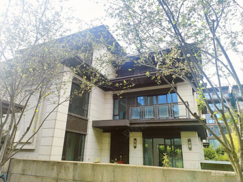 龙湖西宸原著别墅