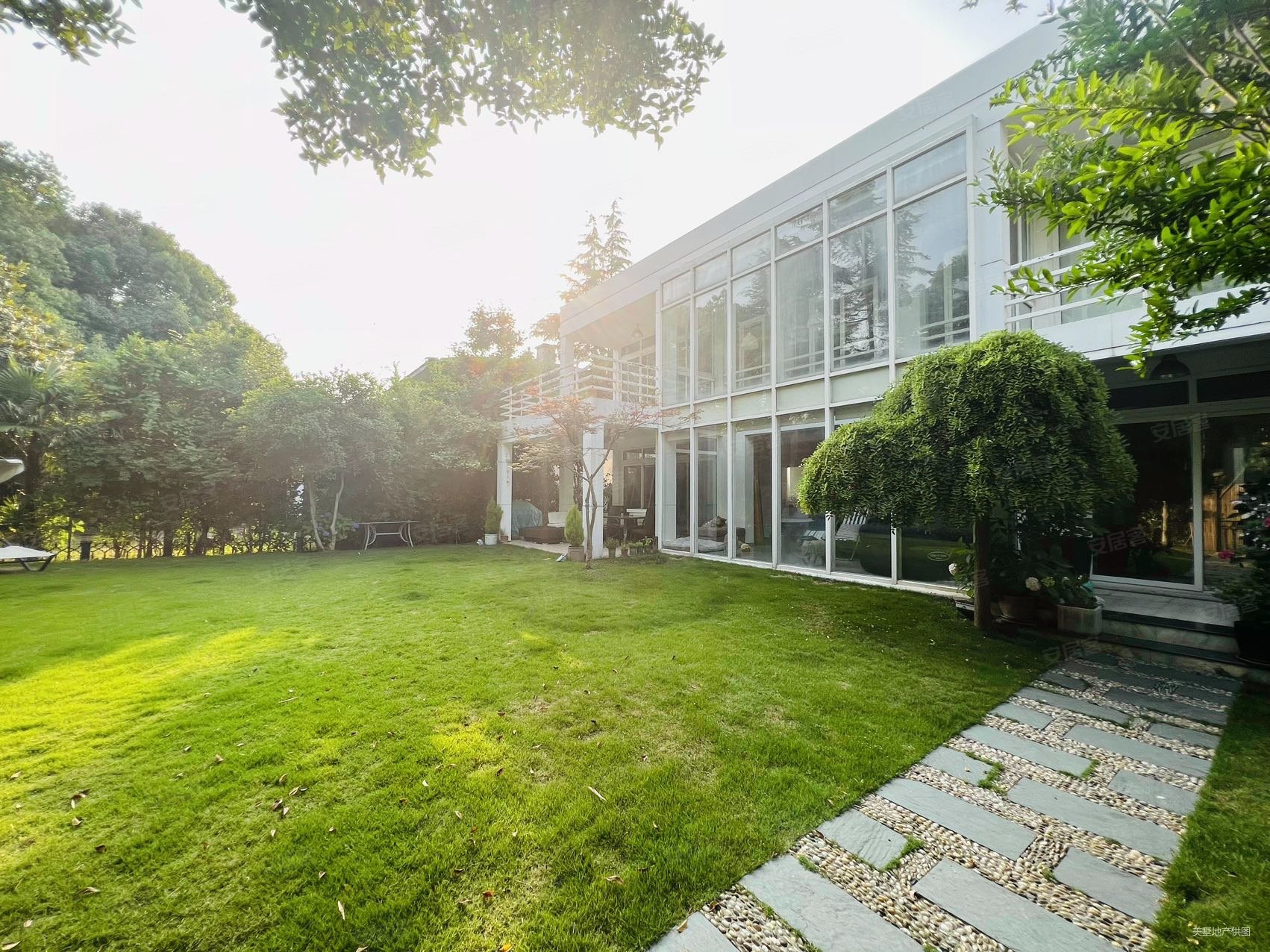 久事西郊花园别墅