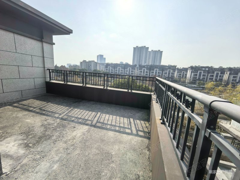 建发玖里湾(一三期别墅)4室2厅2卫273.32㎡南北1100万