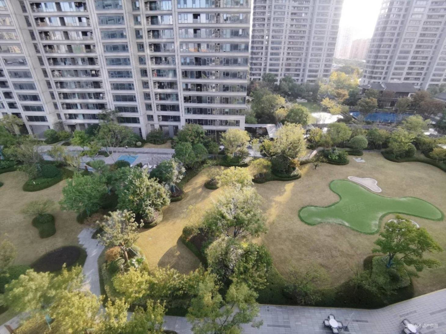 多弗绿城翠湖里5室2厅4卫231.1㎡南北628万