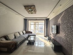 梅河口城区市中心梅林佳苑步梯3楼94平1，3万包物业取暖出租房源真实图片