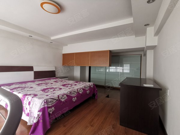 泰州海陵城南锦绣华庭急急急租万达旁锦绣华庭挑高复式精装修公寓1300