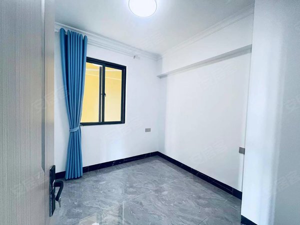 南宁西乡塘石埠湖畔御景家庭大四房急租,漂亮温曦家庭和睦.